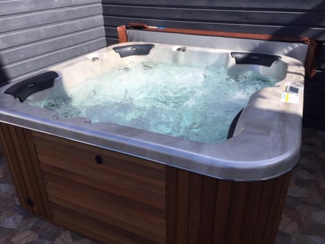 Le Flamboyant Avec Piscine Chauffee 30° Et Jacuzzi Apartamento Saint-André Exterior foto