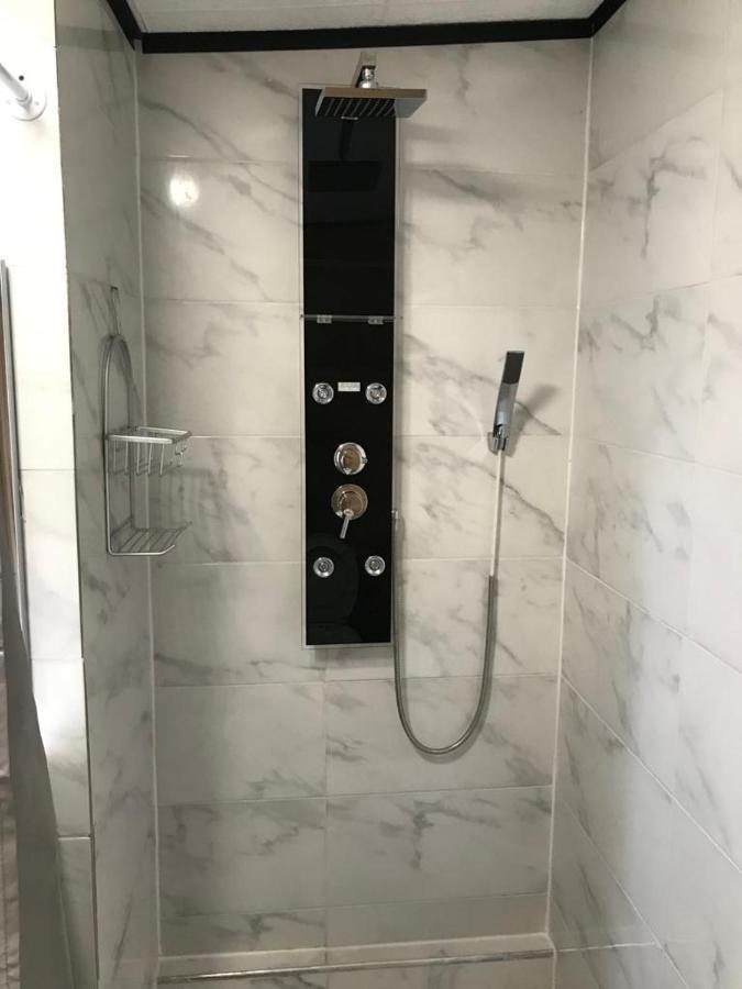 Le Flamboyant Avec Piscine Chauffee 30° Et Jacuzzi Apartamento Saint-André Exterior foto