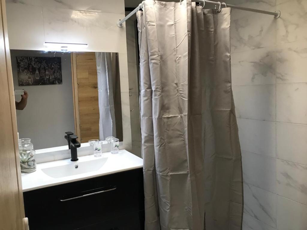 Le Flamboyant Avec Piscine Chauffee 30° Et Jacuzzi Apartamento Saint-André Exterior foto