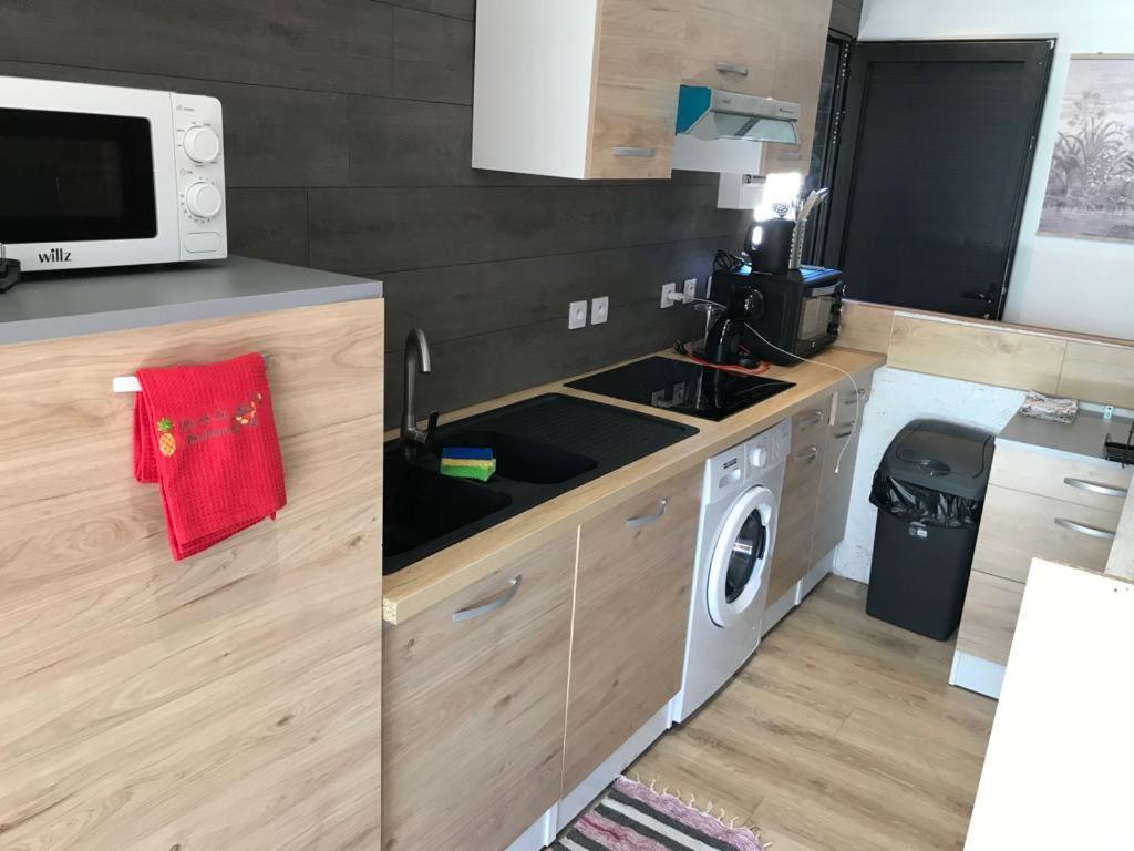 Le Flamboyant Avec Piscine Chauffee 30° Et Jacuzzi Apartamento Saint-André Exterior foto